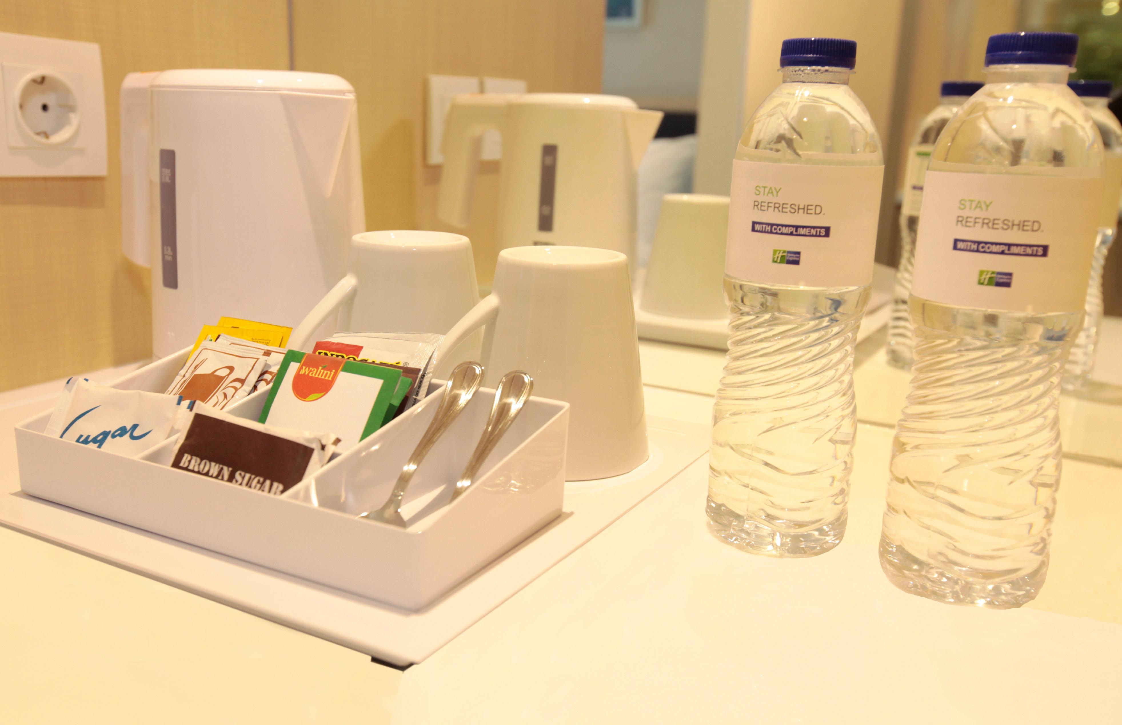 Holiday Inn Express Jakarta International Expo By Ihg Exterior photo