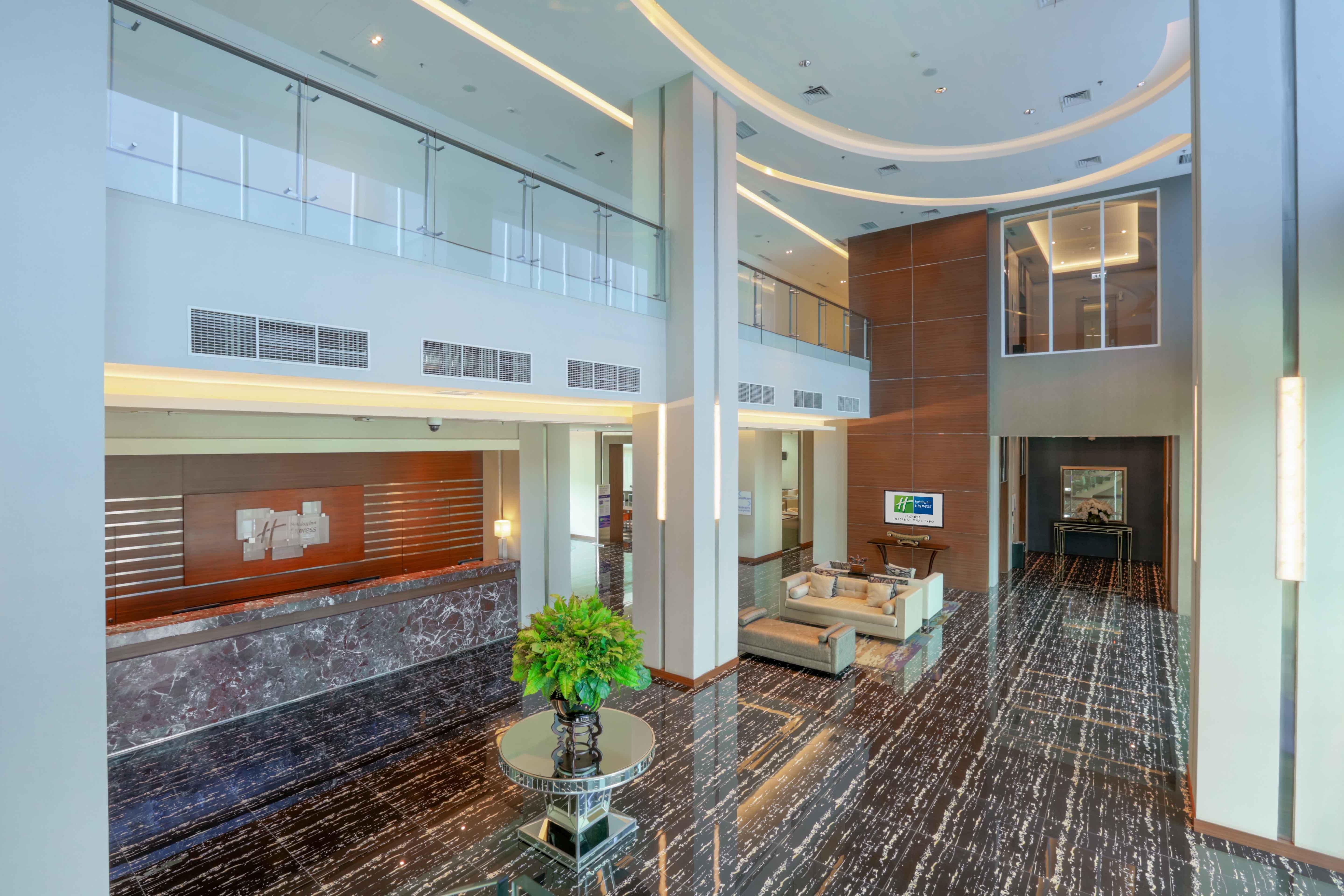 Holiday Inn Express Jakarta International Expo By Ihg Exterior photo
